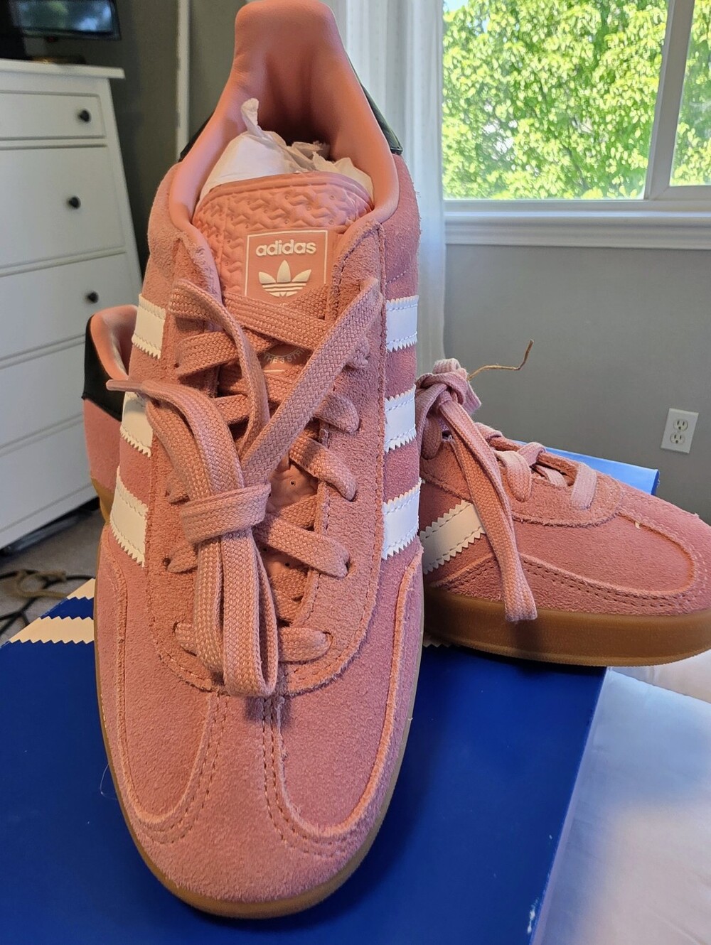 adidas Pink Suede Classic-Style Sneakers with White Stripes Unisex - Picture 2 of 3
